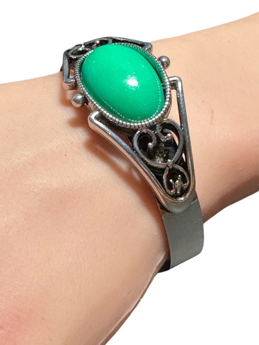 Filigree Boho Style Cuff Bracelet Silver Tone Green Center Womens  Jewelry NWOT - Picture 3 of 7